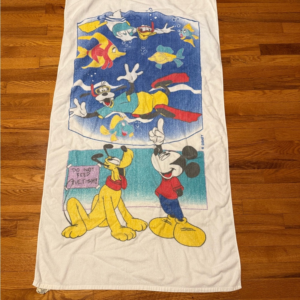 90s Disney Scuba Diving Towel Beach collectible Disneyland goofy Mickey Mouse